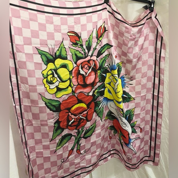 Ed Hardy pink white checkered iconic Ed Hardy red rose florals scarf shawl new - Picture 15 of 15